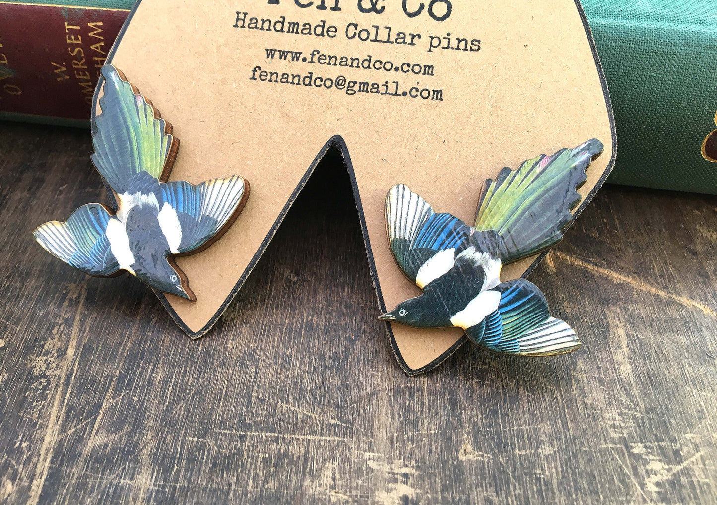 Magpie pin collar pins