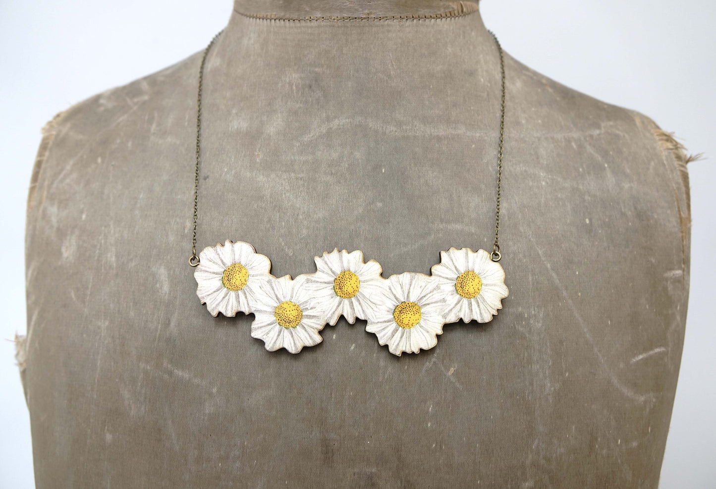 Daisy chain necklace