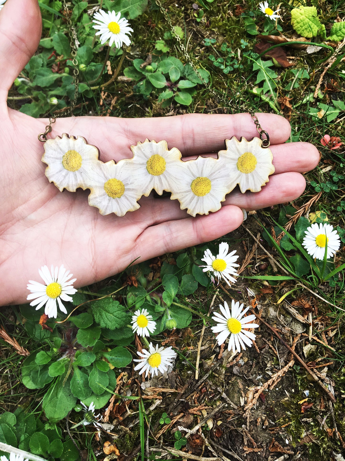 Daisy chain necklace